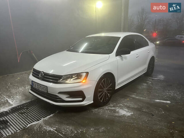 Белый Фольксваген Джетта, объемом двигателя 1.8 л и пробегом 170 тыс. км за 11777 $, фото 1 на Automoto.ua