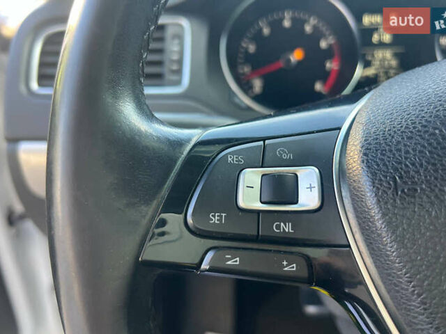 Фольксваген Джетта 2015 в Ивано-Франковске на Automoto.ua Белый Фольксваген Джетта, объемом двигателя 1.78 л и пробегом 201 тыс. км за 10700 $, фото 11 на Automoto.ua