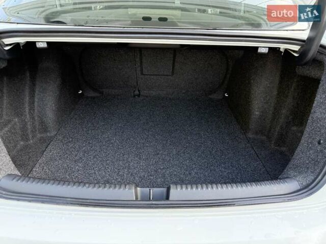 Белый Фольксваген Джетта, объемом двигателя 2 л и пробегом 163 тыс. км за 13500 $, фото 13 на Automoto.ua