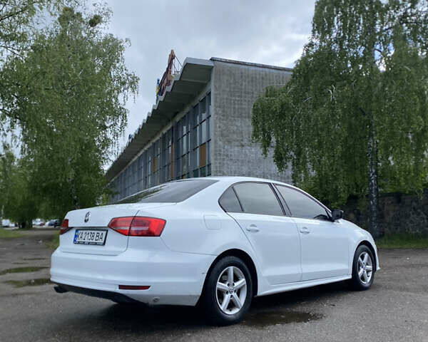 Фольксваген Джетта 2015 у Києві на Automoto.ua Білий Фольксваген Джетта, об'ємом двигуна 2 л та пробігом 290 тис. км за 6800 $, фото 4 на Automoto.ua