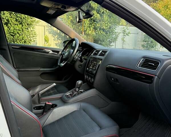 Белый Фольксваген Джетта, объемом двигателя 2 л и пробегом 163 тыс. км за 13500 $, фото 6 на Automoto.ua