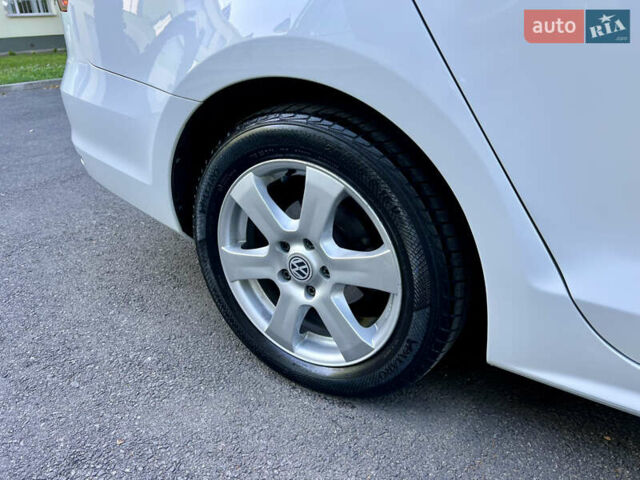 Белый Фольксваген Джетта, объемом двигателя 1.4 л и пробегом 195 тыс. км за 9000 $, фото 57 на Automoto.ua