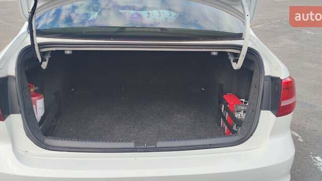 Белый Фольксваген Джетта, объемом двигателя 1.8 л и пробегом 164 тыс. км за 9350 $, фото 3 на Automoto.ua