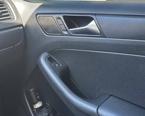 Белый Фольксваген Джетта, объемом двигателя 1.4 л и пробегом 159 тыс. км за 10500 $, фото 9 на Automoto.ua