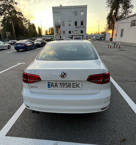 Білий Фольксваген Джетта, об'ємом двигуна 2 л та пробігом 117 тис. км за 10500 $, фото 2 на Automoto.ua
