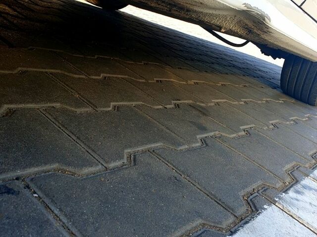 Белый Фольксваген Джетта, объемом двигателя 1.6 л и пробегом 180 тыс. км за 11000 $, фото 1 на Automoto.ua