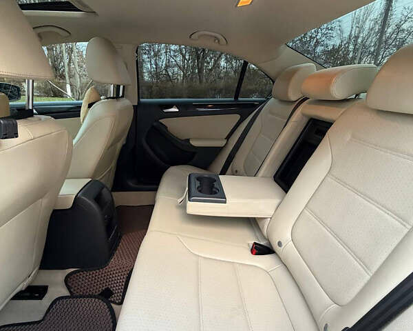 Белый Фольксваген Джетта, объемом двигателя 2 л и пробегом 160 тыс. км за 13000 $, фото 9 на Automoto.ua