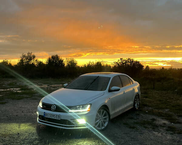 Білий Фольксваген Джетта, об'ємом двигуна 2 л та пробігом 134 тис. км за 12500 $, фото 2 на Automoto.ua