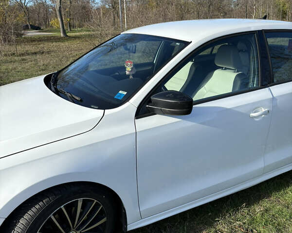 Белый Фольксваген Джетта, объемом двигателя 1.8 л и пробегом 177 тыс. км за 9200 $, фото 2 на Automoto.ua