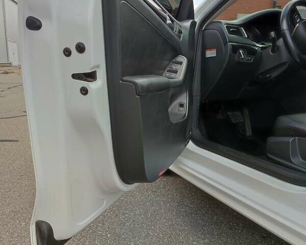 Белый Фольксваген Джетта, объемом двигателя 1.97 л и пробегом 240 тыс. км за 11500 $, фото 15 на Automoto.ua