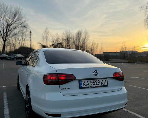 Белый Фольксваген Джетта, объемом двигателя 2 л и пробегом 180 тыс. км за 9500 $, фото 3 на Automoto.ua