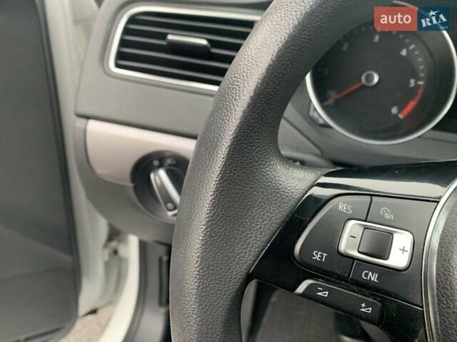 Белый Фольксваген Джетта, объемом двигателя 2 л и пробегом 120 тыс. км за 9900 $, фото 32 на Automoto.ua