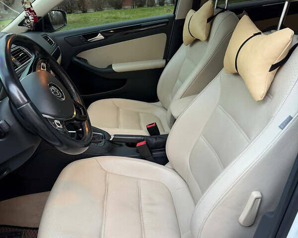 Белый Фольксваген Джетта, объемом двигателя 2 л и пробегом 160 тыс. км за 13000 $, фото 7 на Automoto.ua