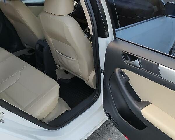 Білий Фольксваген Джетта, об'ємом двигуна 1.8 л та пробігом 177 тис. км за 10500 $, фото 25 на Automoto.ua