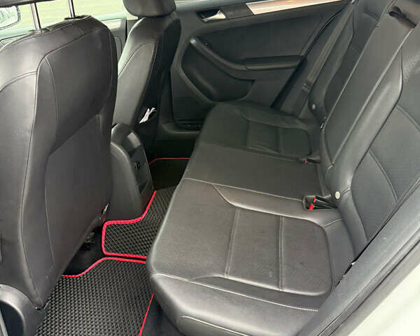 Білий Фольксваген Джетта, об'ємом двигуна 1.8 л та пробігом 165 тис. км за 10000 $, фото 11 на Automoto.ua