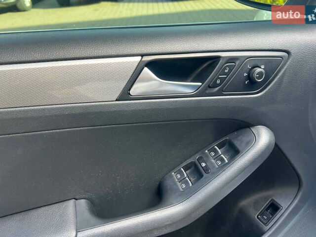 Фольксваген Джетта 2015 в Ивано-Франковске на Automoto.ua Белый Фольксваген Джетта, объемом двигателя 1.78 л и пробегом 201 тыс. км за 10700 $, фото 8 на Automoto.ua