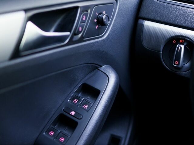 Белый Фольксваген Джетта, объемом двигателя 1.8 л и пробегом 196 тыс. км за 9300 $, фото 13 на Automoto.ua