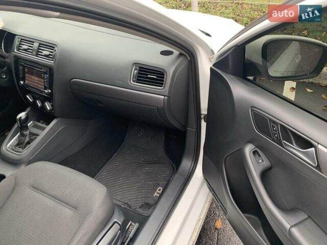 Белый Фольксваген Джетта, объемом двигателя 2 л и пробегом 120 тыс. км за 9900 $, фото 25 на Automoto.ua