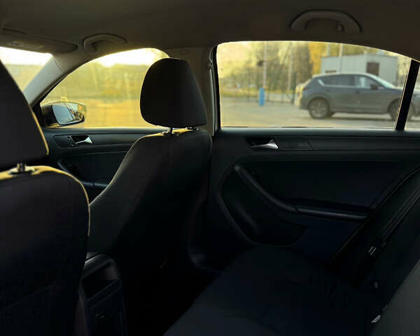 Белый Фольксваген Джетта, объемом двигателя 2 л и пробегом 180 тыс. км за 9500 $, фото 7 на Automoto.ua