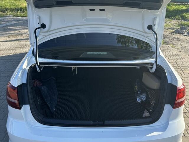 Білий Фольксваген Джетта, об'ємом двигуна 1.8 л та пробігом 173 тис. км за 10500 $, фото 8 на Automoto.ua