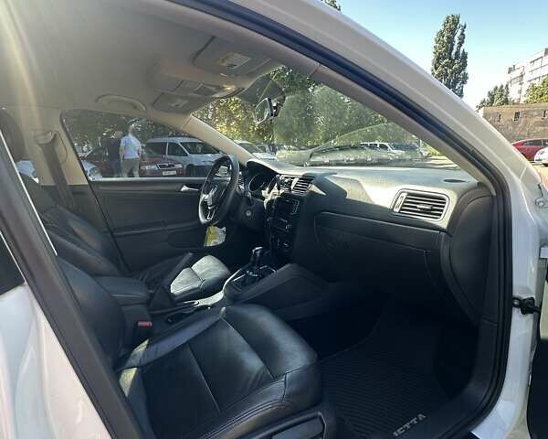 Белый Фольксваген Джетта, объемом двигателя 1.4 л и пробегом 159 тыс. км за 10500 $, фото 12 на Automoto.ua