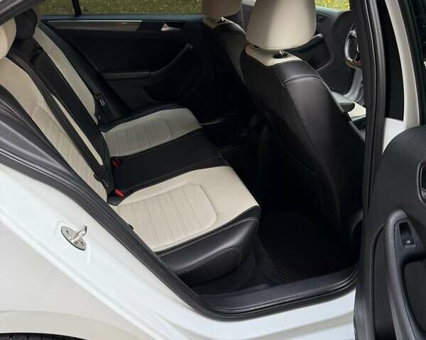 Фольксваген Джетта 2015 в Броварах на Automoto.ua Белый Фольксваген Джетта, объемом двигателя 1.8 л и пробегом 157 тыс. км за 14800 $, фото 4 на Automoto.ua