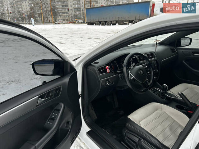 Белый Фольксваген Джетта, объемом двигателя 1.8 л и пробегом 180 тыс. км за 10999 $, фото 15 на Automoto.ua