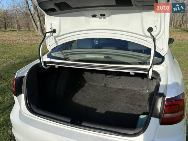 Белый Фольксваген Джетта, объемом двигателя 1.8 л и пробегом 177 тыс. км за 9200 $, фото 12 на Automoto.ua