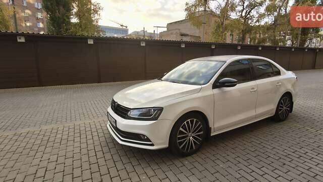 Белый Фольксваген Джетта, объемом двигателя 1.98 л и пробегом 143 тыс. км за 8999 $, фото 6 на Automoto.ua
