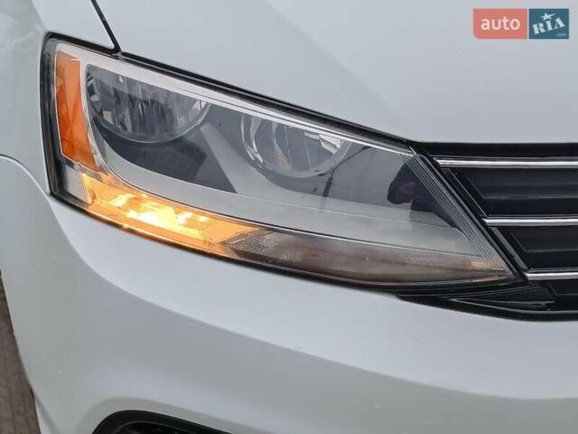 Білий Фольксваген Джетта, об'ємом двигуна 2 л та пробігом 118 тис. км за 10890 $, фото 12 на Automoto.ua