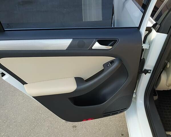 Білий Фольксваген Джетта, об'ємом двигуна 1.8 л та пробігом 177 тис. км за 10500 $, фото 24 на Automoto.ua