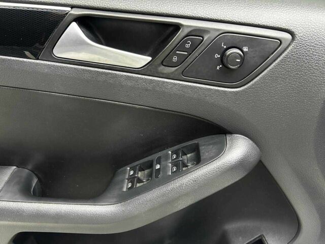 Белый Фольксваген Джетта, объемом двигателя 1.8 л и пробегом 177 тыс. км за 9750 $, фото 6 на Automoto.ua