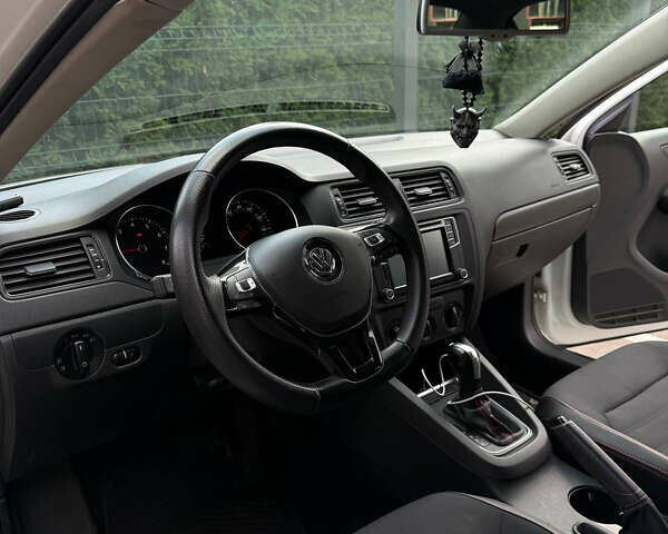 Белый Фольксваген Джетта, объемом двигателя 1.39 л и пробегом 146 тыс. км за 10500 $, фото 5 на Automoto.ua