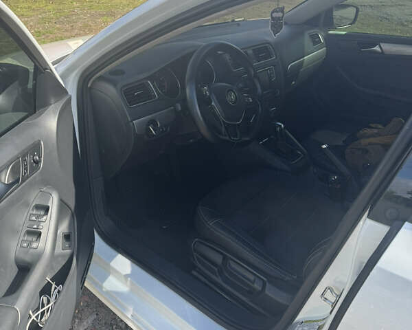 Белый Фольксваген Джетта, объемом двигателя 1.8 л и пробегом 260 тыс. км за 9999 $, фото 5 на Automoto.ua