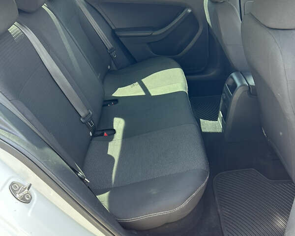 Белый Фольксваген Джетта, объемом двигателя 1.4 л и пробегом 255 тыс. км за 8000 $, фото 10 на Automoto.ua