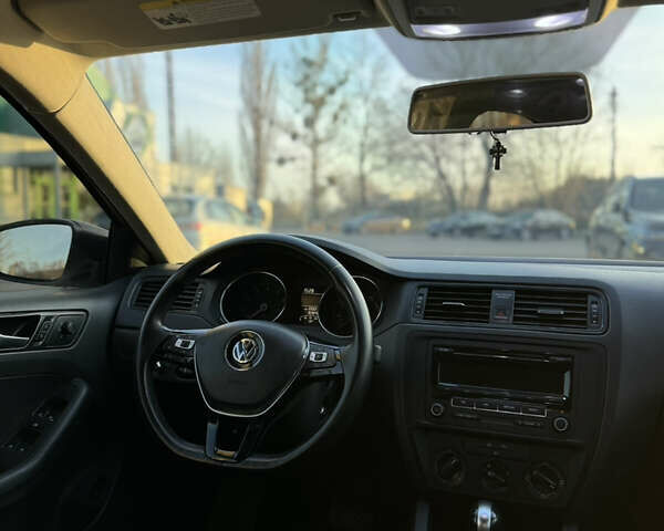 Белый Фольксваген Джетта, объемом двигателя 2 л и пробегом 180 тыс. км за 9500 $, фото 5 на Automoto.ua