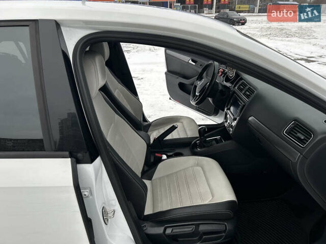 Белый Фольксваген Джетта, объемом двигателя 1.8 л и пробегом 180 тыс. км за 10999 $, фото 25 на Automoto.ua