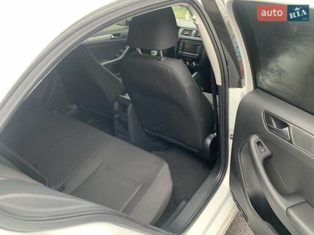 Белый Фольксваген Джетта, объемом двигателя 2 л и пробегом 120 тыс. км за 9900 $, фото 23 на Automoto.ua