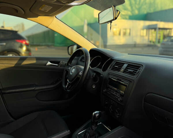 Белый Фольксваген Джетта, объемом двигателя 2 л и пробегом 180 тыс. км за 9500 $, фото 6 на Automoto.ua