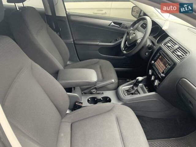 Белый Фольксваген Джетта, объемом двигателя 2 л и пробегом 120 тыс. км за 9900 $, фото 41 на Automoto.ua