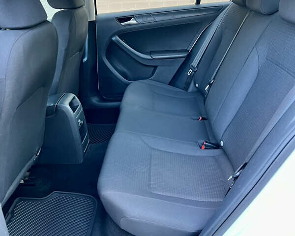 Белый Фольксваген Джетта, объемом двигателя 1.4 л и пробегом 195 тыс. км за 9000 $, фото 49 на Automoto.ua