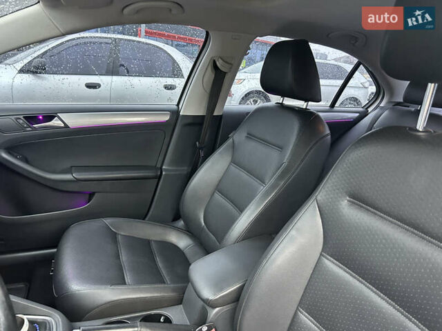 Белый Фольксваген Джетта, объемом двигателя 1.8 л и пробегом 120 тыс. км за 11500 $, фото 11 на Automoto.ua