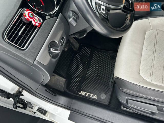 Белый Фольксваген Джетта, объемом двигателя 1.8 л и пробегом 180 тыс. км за 10999 $, фото 18 на Automoto.ua