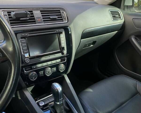 Белый Фольксваген Джетта, объемом двигателя 2 л и пробегом 177 тыс. км за 12800 $, фото 5 на Automoto.ua