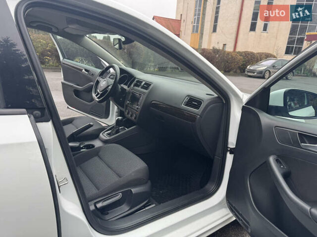 Белый Фольксваген Джетта, объемом двигателя 1.97 л и пробегом 168 тыс. км за 13000 $, фото 12 на Automoto.ua