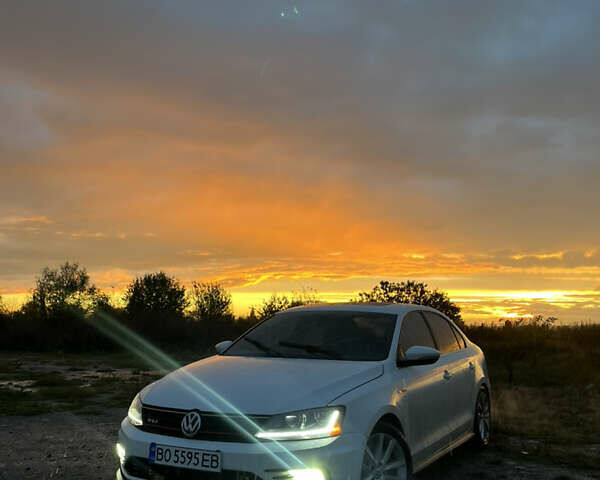 Білий Фольксваген Джетта, об'ємом двигуна 2 л та пробігом 134 тис. км за 12500 $, фото 1 на Automoto.ua