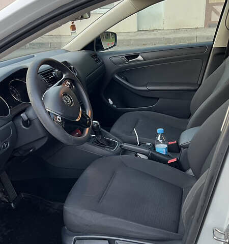 Білий Фольксваген Джетта, об'ємом двигуна 2 л та пробігом 117 тис. км за 10500 $, фото 5 на Automoto.ua