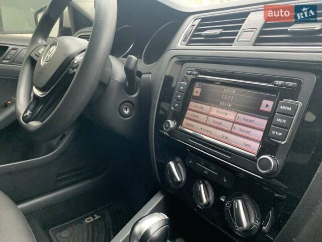 Белый Фольксваген Джетта, объемом двигателя 2 л и пробегом 120 тыс. км за 9900 $, фото 45 на Automoto.ua