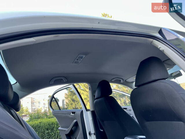 Белый Фольксваген Джетта, объемом двигателя 1.4 л и пробегом 195 тыс. км за 9000 $, фото 45 на Automoto.ua