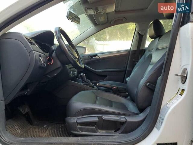 Белый Фольксваген Джетта, объемом двигателя 1.8 л и пробегом 132 тыс. км за 1400 $, фото 6 на Automoto.ua